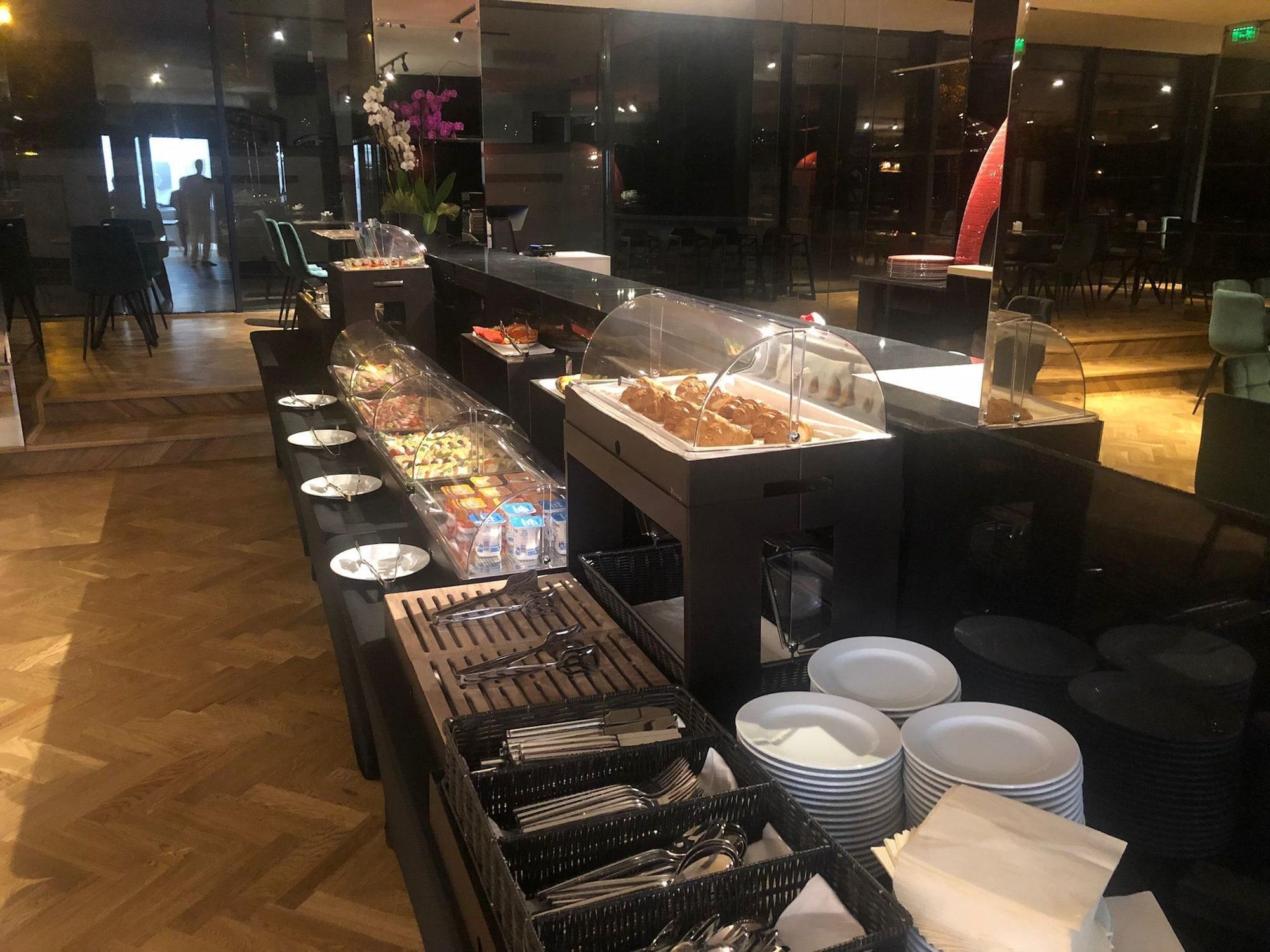 Hotel Libra Сибиу Екстериор снимка